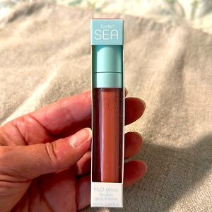 Tarte H2O lip gloss, shade Villa. New in Box